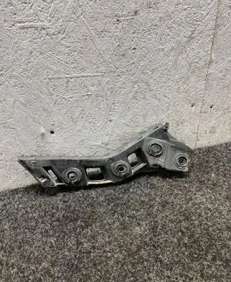 Rear bumper mounting bracket