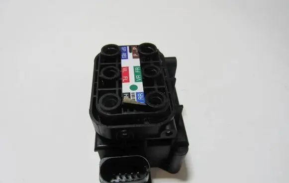 Audi A6 S6 C7 4G Air suspension valve block 4H0616013A