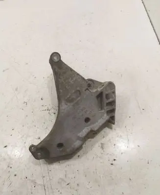 Volkswagen PASSAT B6 Engine mounting bracket 03l199207