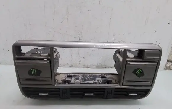 Nissan X-Trail T30 Dash center air vent grill E5715181500