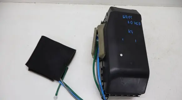 Mercedes-Benz E W211 Central locking vacuum pump A0008003148
