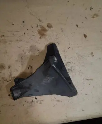 Volkswagen PASSAT B5 Engine mounting bracket 8D0199308L
