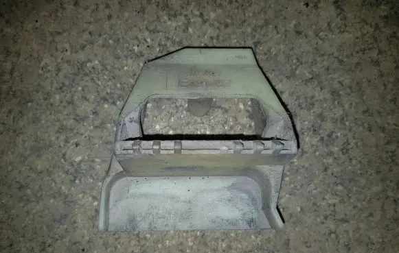 BMW 5 E39 Radiator mount bracket 17112247895