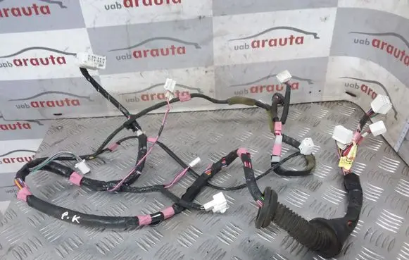 Toyota RAV 4 (XA30) Front door wiring loom 8215242