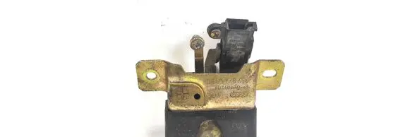 Volkswagen PASSAT B3 Tailgate/trunk/boot lock/catch/latch 357827563