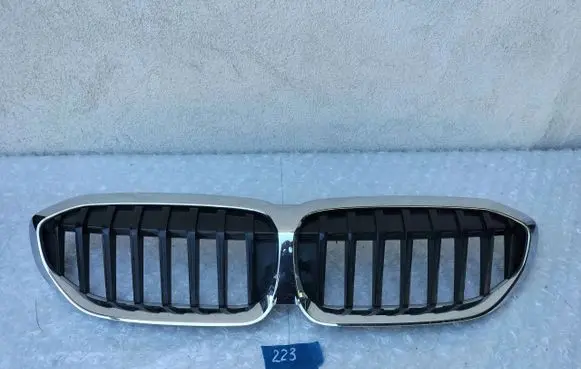BMW 3 G20 G21 Front bumper upper radiator grill 7449428
