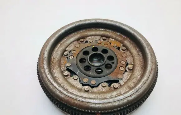 Volkswagen PASSAT CC Dual mass flywheel 06J105266D