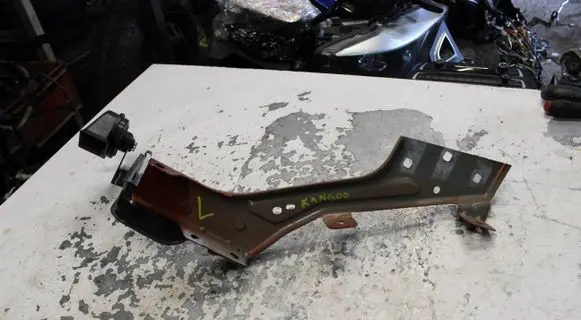 Renault Kangoo III Fender mounting bracket