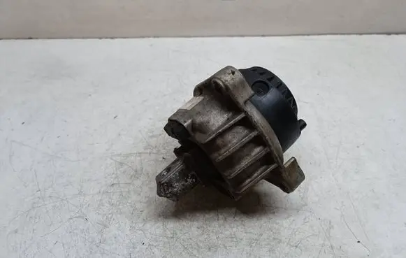 BMW 5 F10 F11 Engine mount bracket