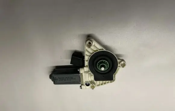 Mercedes-Benz CLS C218 X218 Front door electric window regulator A2078200542