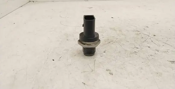 BMW 3 E90 E91 Fuel pressure sensor 0281002988 8042644043