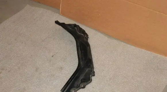 BMW 2 F22 F23 Other engine bay part 7331243 D201EB52 15677210