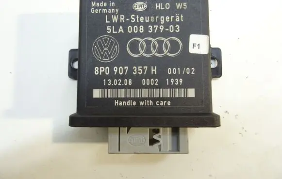 Audi A6 S6 C6 4F Light module LCM 5LA008379 8PO907357