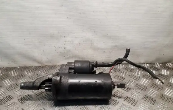 Volkswagen PASSAT B5 Starter motor 059911023H 0001109021