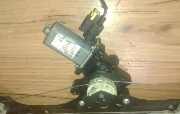 Fiat 500 Front door window regulator motor