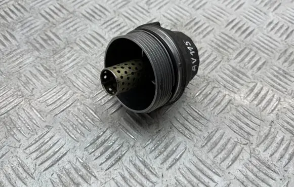 Toyota Avensis T270 Oil filter cover 156200R011