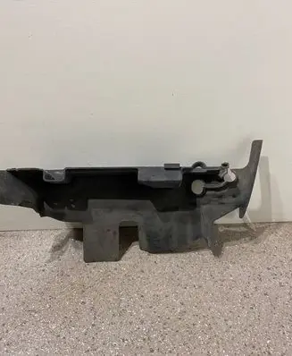 Audi A4 S4 B5 8D Intercooler air guide/duct channel 8D0121283E