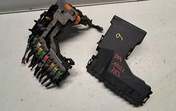 Citroen DS4 Fuse module 9665878380
