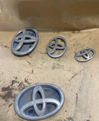 Toyota Prius (XW20) Manufacturer badge logo/emblem 