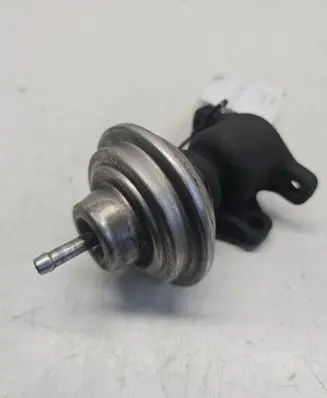 Volkswagen Golf III EGR valve 028131501E