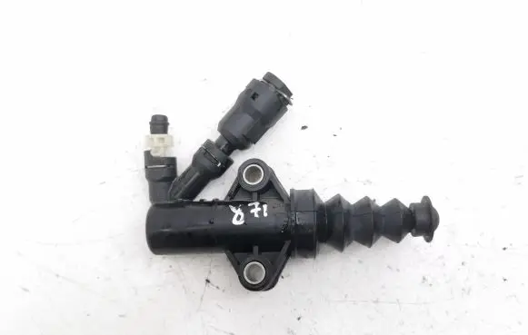 Clutch slave cylinder