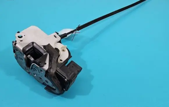 Opel Insignia A Front door lock IMPRK1413255