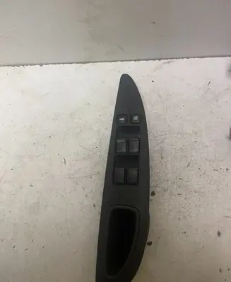 Nissan Primera Electric window control switch 80961AV660