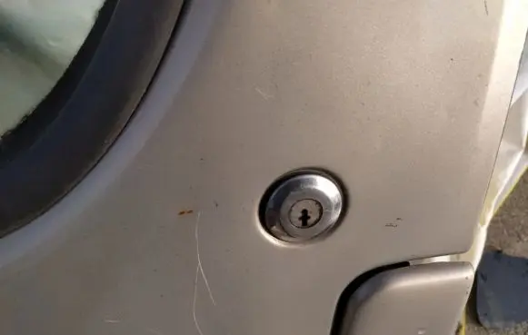 Citroen Berlingo Front door lock (next to the handle) 