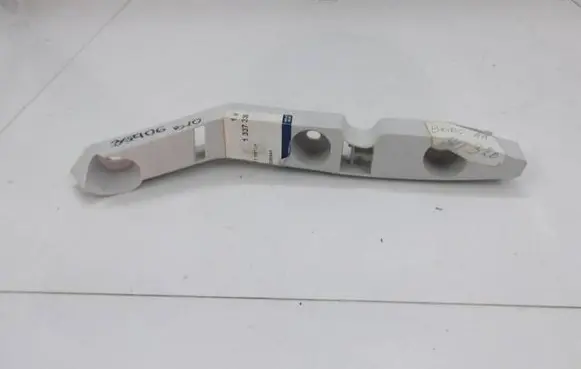 Ford Focus Front bumper mounting bracket 1337336