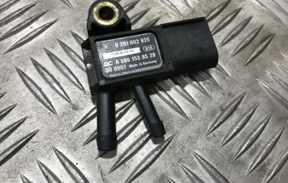 Mercedes-Benz C AMG W204 Air pressure sensor 0281002925 a0061539528