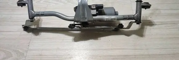 Front wiper linkage and motor