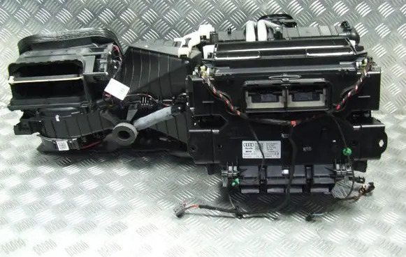 Porsche Macan (95B) Interior heater climate box assembly 8T2816005C