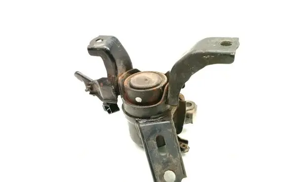 Toyota Prius (XW20) Engine mounting bracket