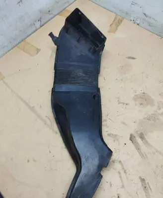 Audi A4 S4 B7 8E 8H Air intake duct part 8E0129618H