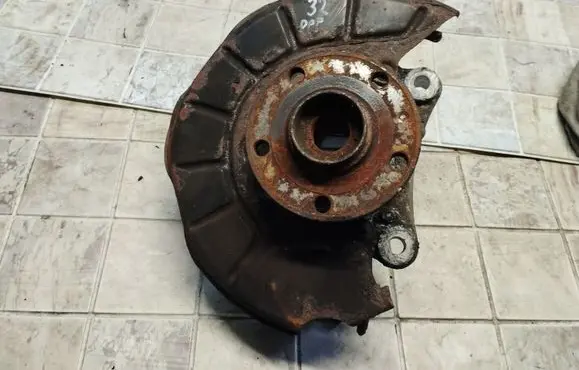 Volkswagen PASSAT B6 Front wheel hub