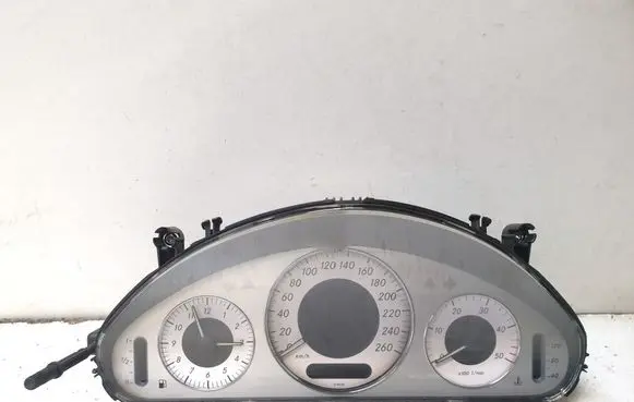 Speedometer (instrument cluster)