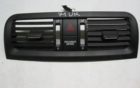 Skoda Fabia Mk2 (5J) Dash center air vent grill 5J0820957