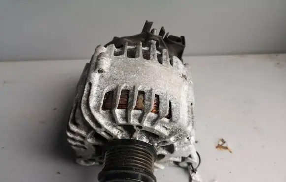 Volvo V60 Generator/alternator 30644799 FG18T125 113017027