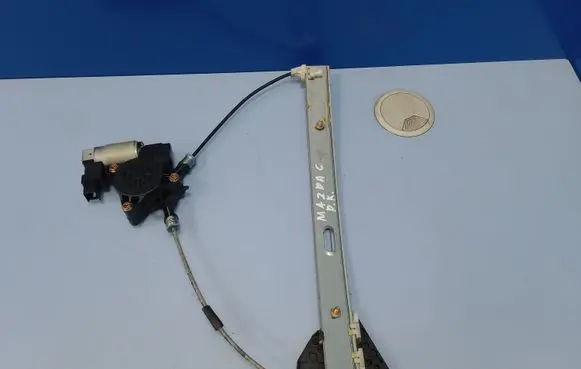 Mazda 6 Front door window regulator with motor GJ6A5958X