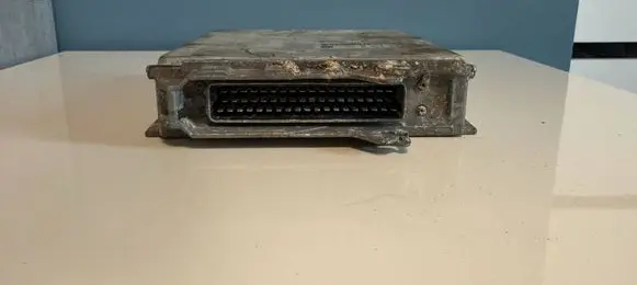BMW 5 E39 Engine control unit/module 2246681 28RTD837 0281001373