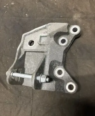 Land Rover Evoque I Engine mounting bracket GJ326P096AE