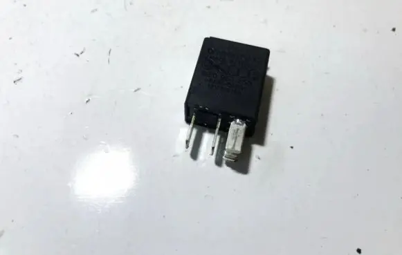 Skoda Octavia Mk2 (1Z) Other relay 8z0951253