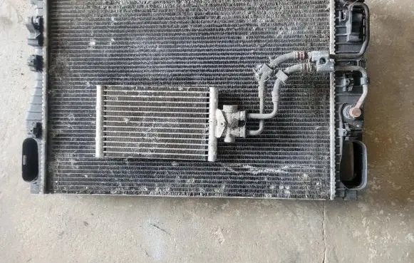 Mercedes-Benz CLS C219 Coolant radiator A2115003402