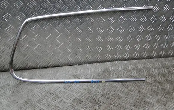 Volkswagen PASSAT B6 Windshield/front glass wiper blade 3C9853346