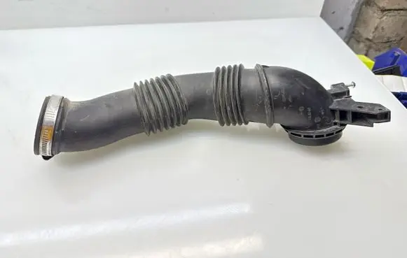 Ford Kuga I Air intake duct part N07011A160