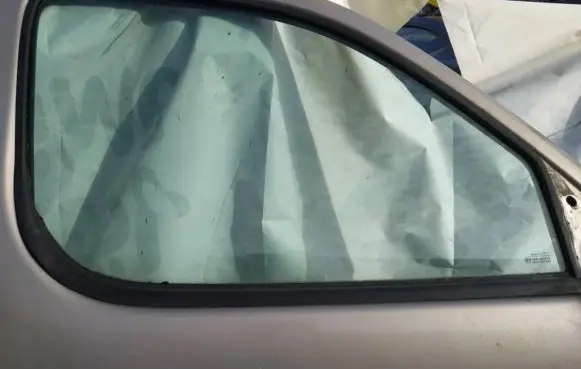 Citroen Berlingo Front door window glass four-door