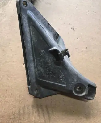 BMW 7 E65 E66 Engine mounting bracket 6758419 AC46000 13807410