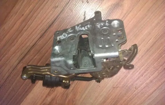 Mercedes-Benz C W202 Rear door lock 2027300535