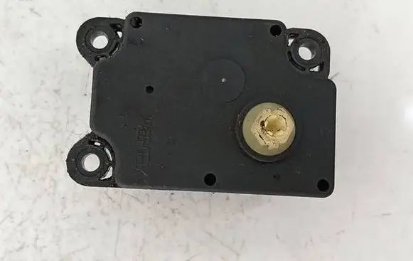 Volvo V70 Air flap motor/actuator 6g9n19e616 f7138