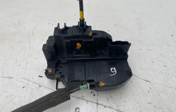 Nissan Note (E11) Rear door lock